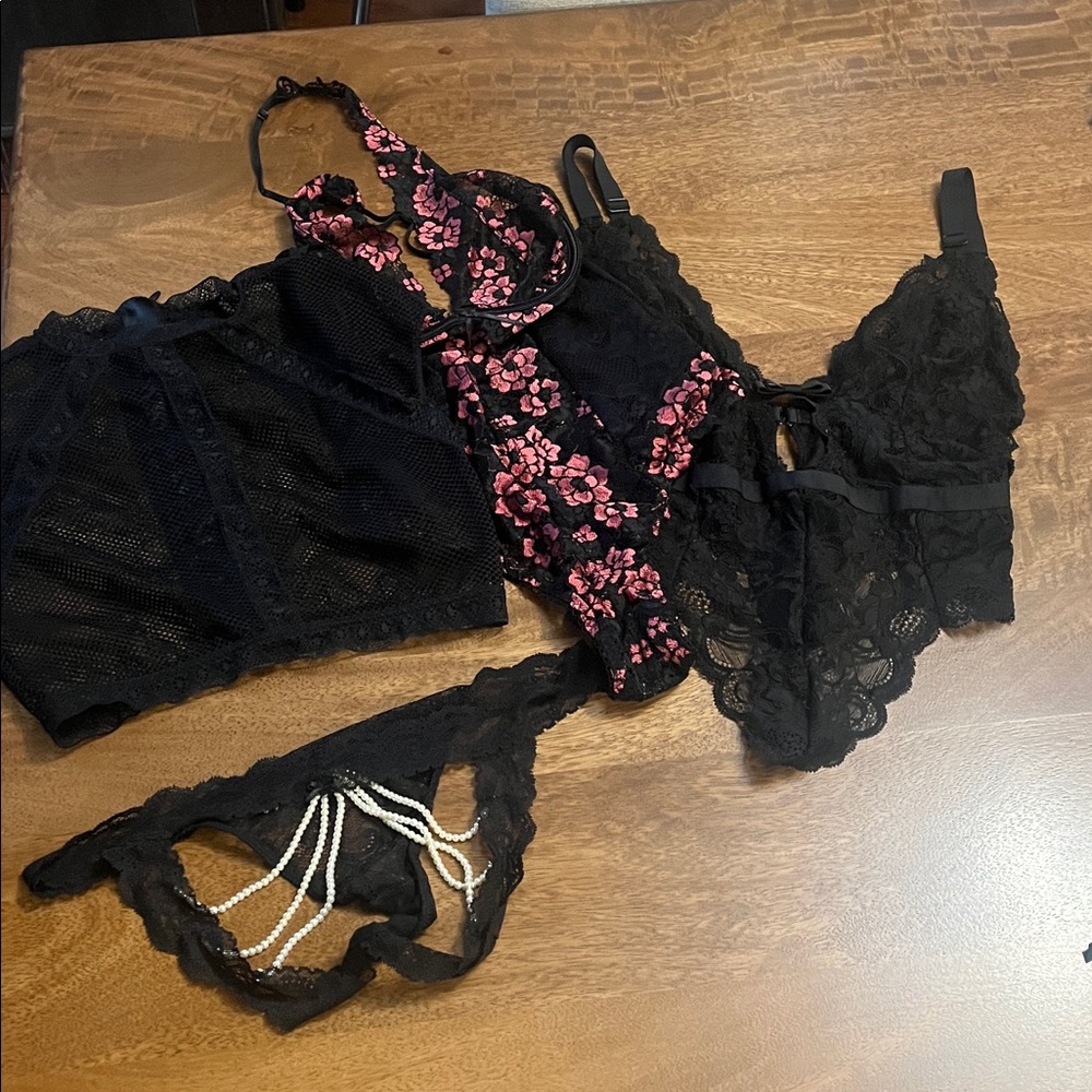 Lingerie bundle of 3 bodysuits, mesh zip up top, and pearl underwear. Sz S